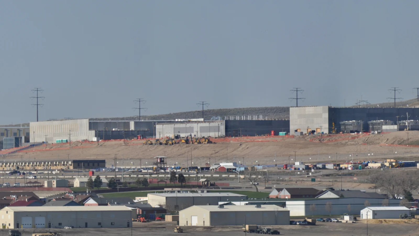 中国据报拟投巨资建设AI数据中心,算力基础设施成中美科技竞争新焦点