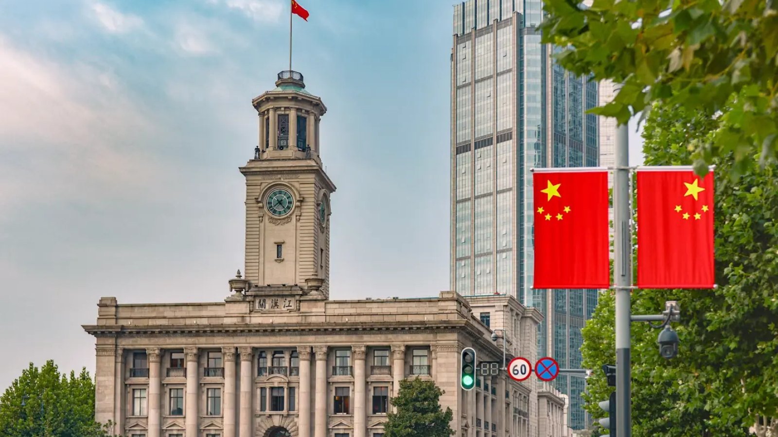 二季度增速回落后中国部署稳增长,内需、就业与房地产成下半年政策重点