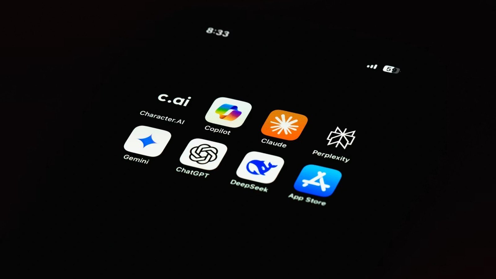 中国开放模型加速缩小技术差距 中美AI竞争转向成本、算力与科研体系