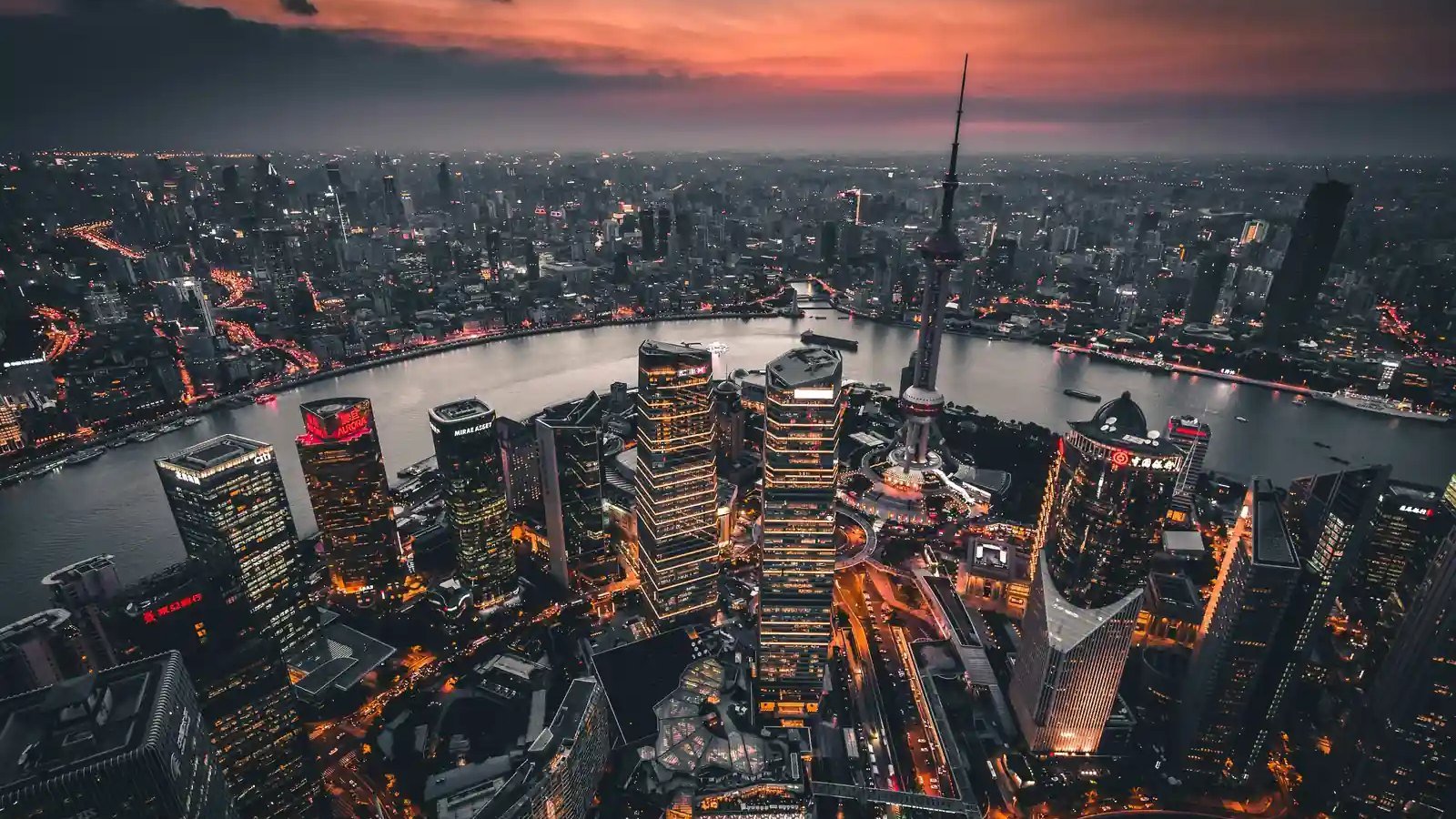 中国二季度经济增速回落至4.3%　产业扩张与内需承压并存