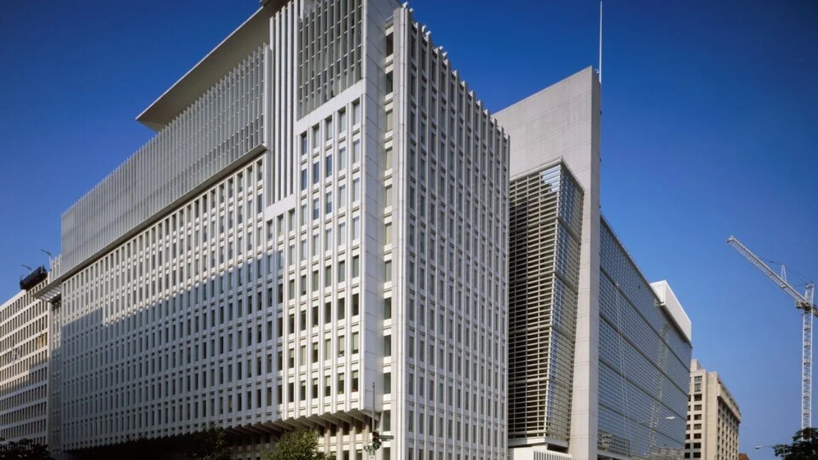 IMF下调2026年全球增长预期:能源冲击推高通胀,科技投资支撑分化复苏