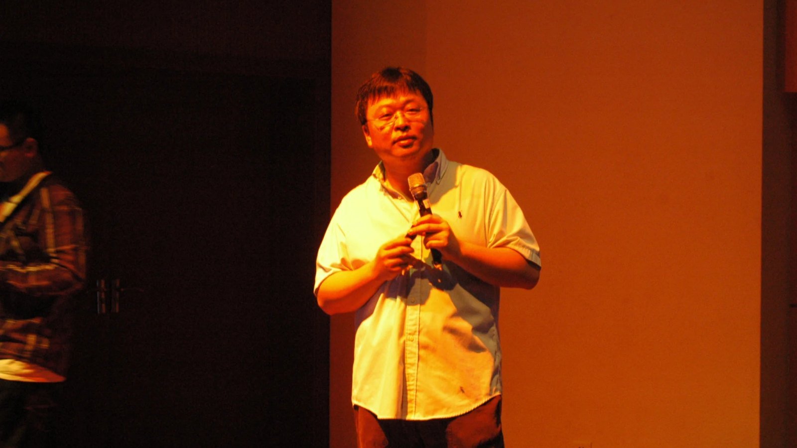 从野人先生到西贝:罗永浩越来越像一个靠冲突维持热度的流量生意人