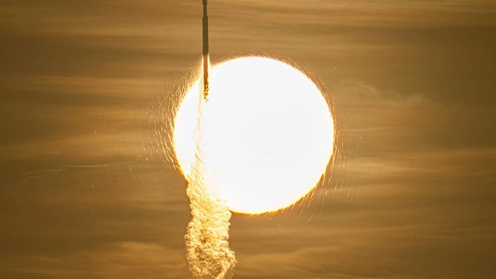 NASA罗曼太空望远镜成功升空：将以百倍哈勃视野扫描暗宇宙与系外行星
