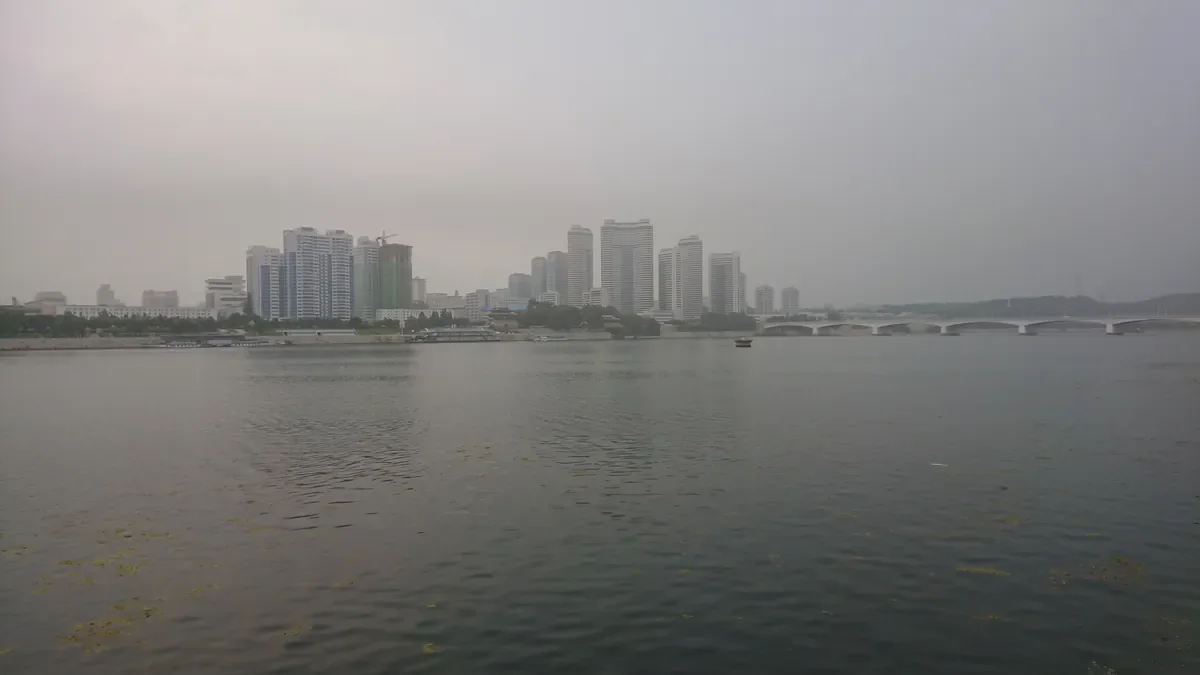 朝鲜:从战争废墟到核武国家,一个封闭政权的八十年兴衰