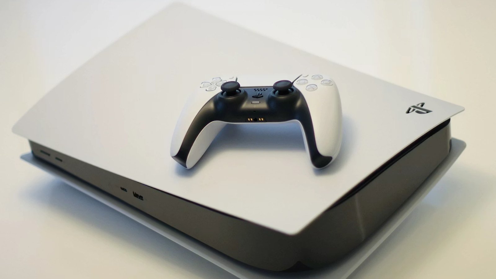 索尼计划2028年停止新PlayStation游戏实体盘生产,数字发行转型引发市场争议
