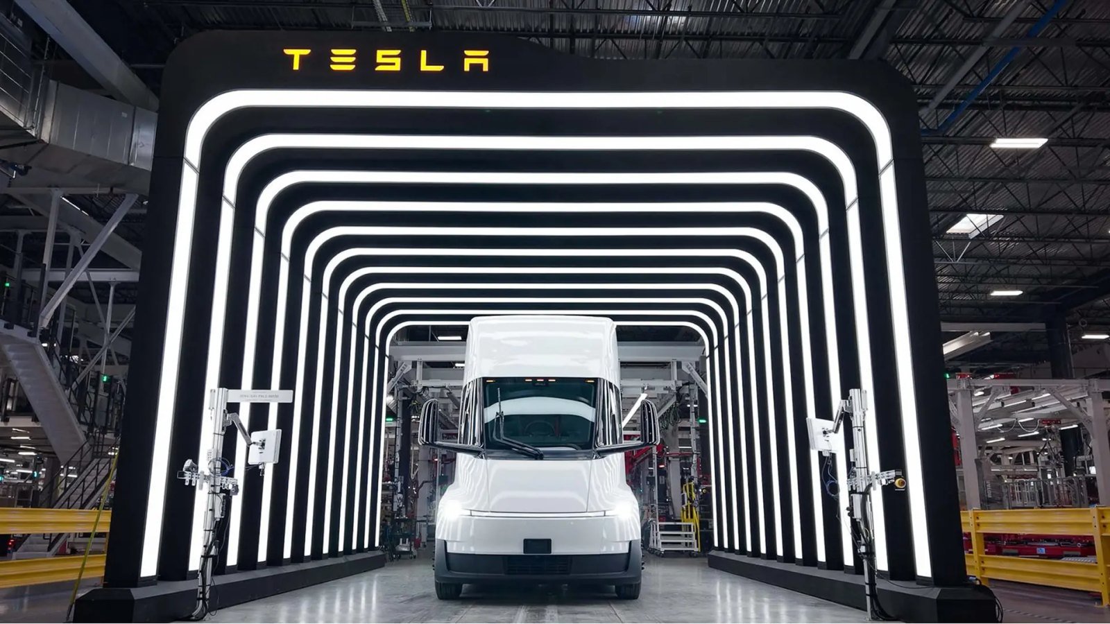 迟到七年后，Tesla Semi终于进入规模生产