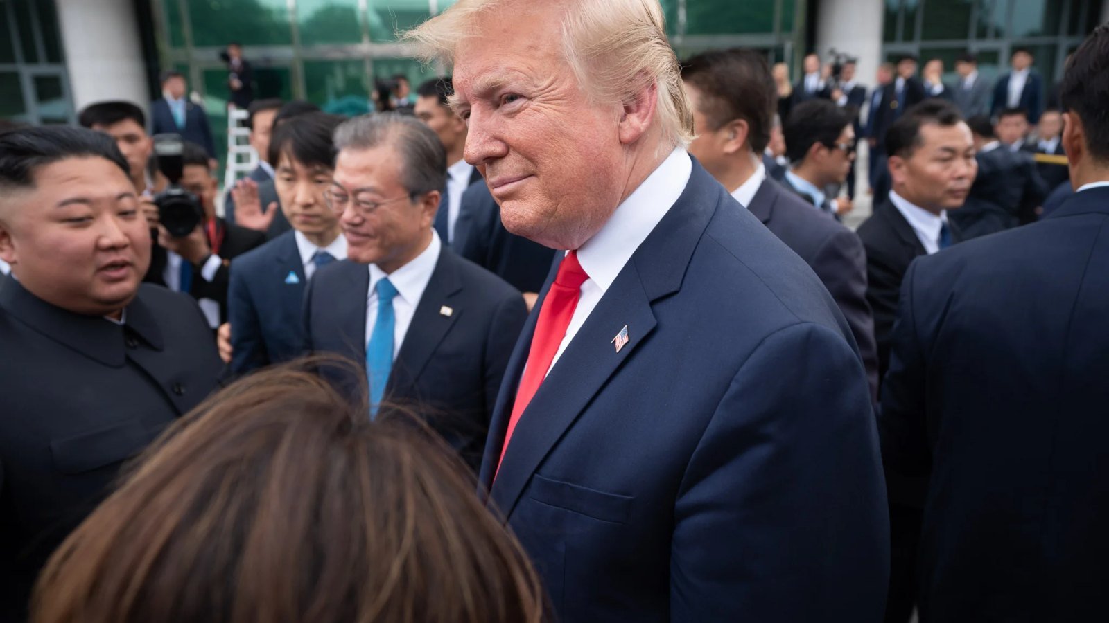 特朗普再晒与金正恩板门店旧照，美朝高层外交重新进入视野